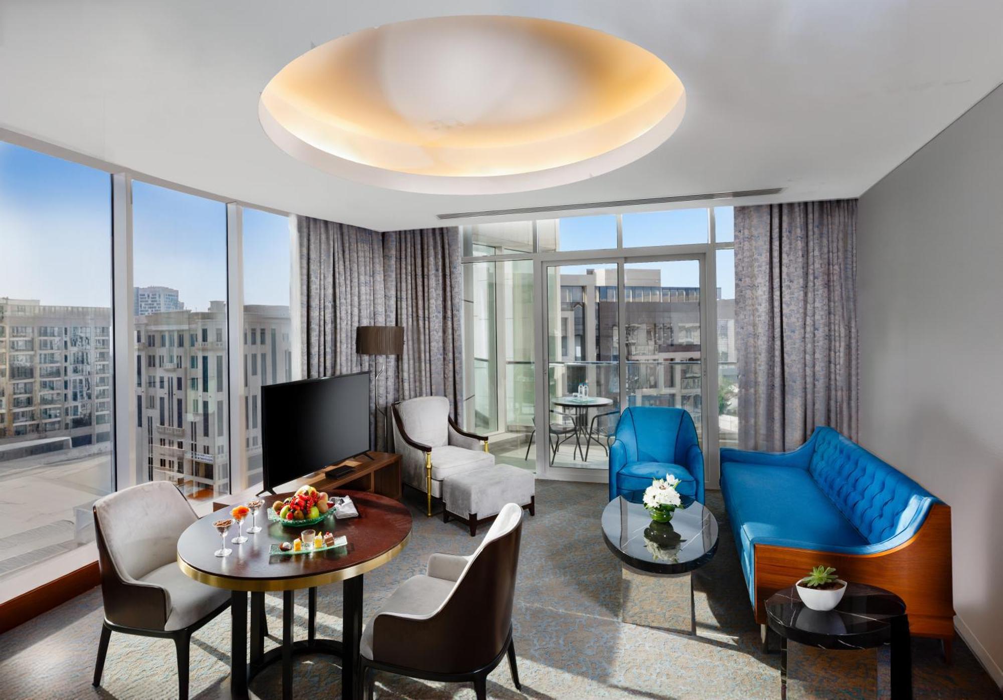 Millennium Place Doha Bagian luar foto A suite at the hotel
