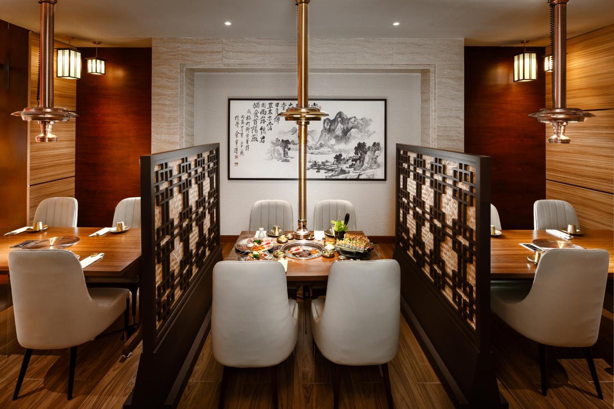 Millennium Place Doha Bagian luar foto Interior of a restaurant