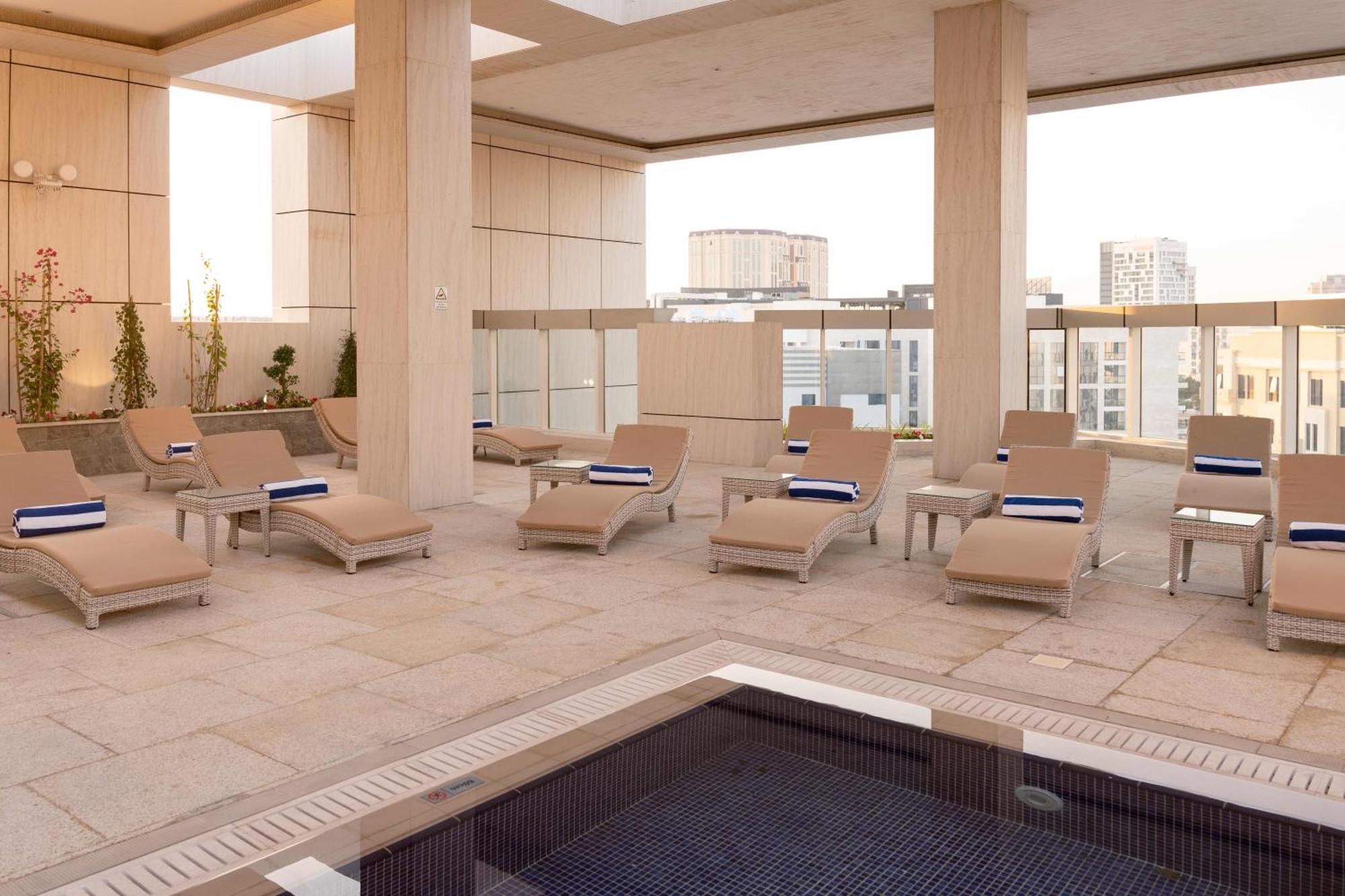 Millennium Place Doha Bagian luar foto The rooftop pool at the Four Seasons Hotel
