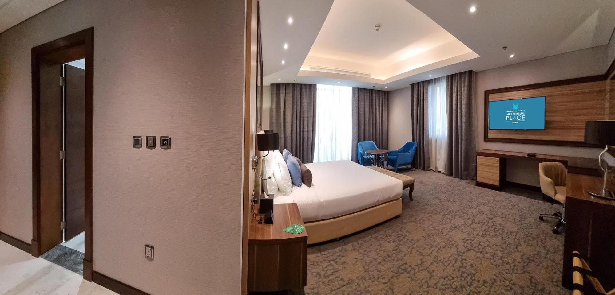 Millennium Place Doha Bagian luar foto A bedroom at the hotel