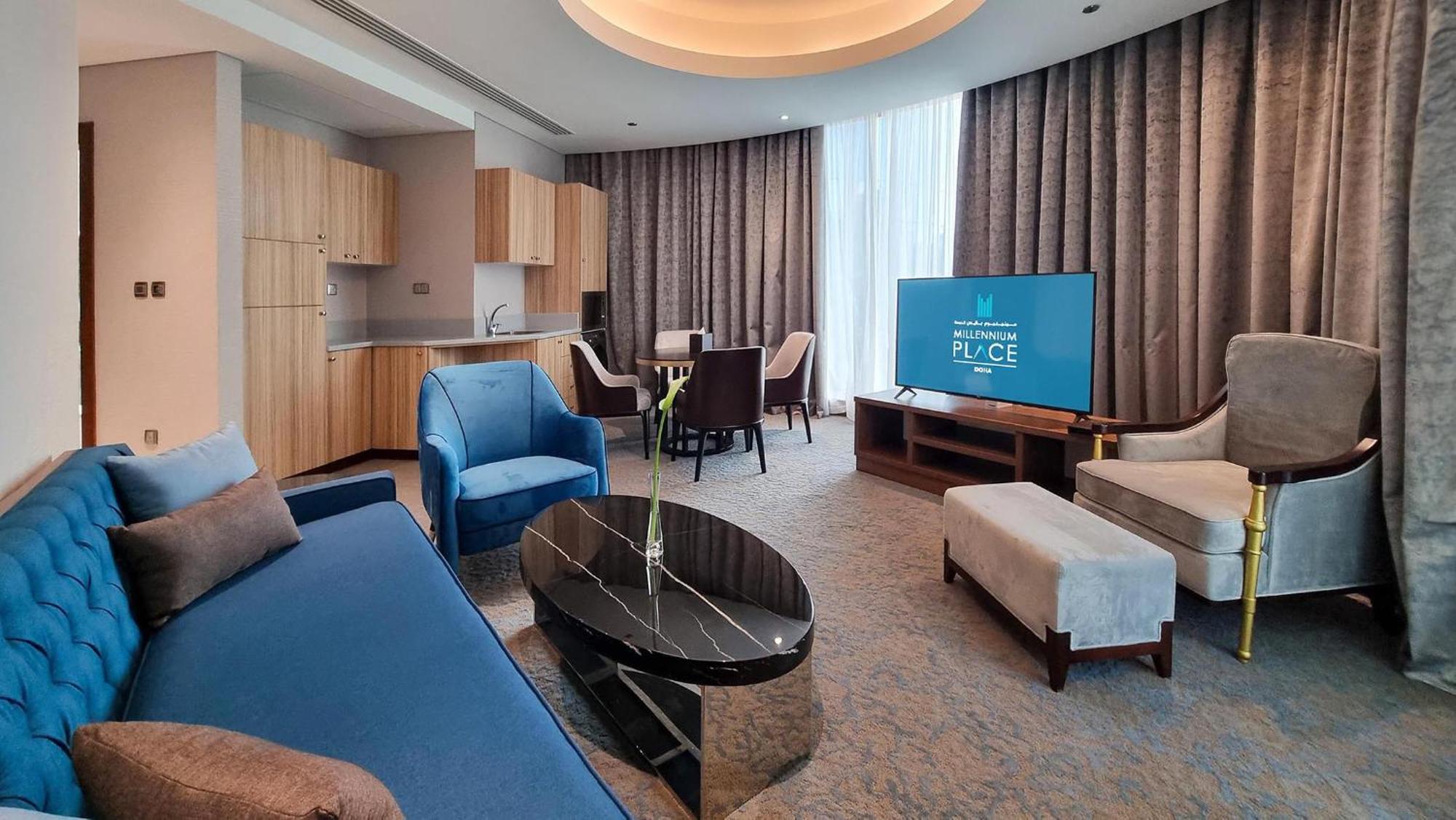 Millennium Place Doha Bagian luar foto A suite at the hotel