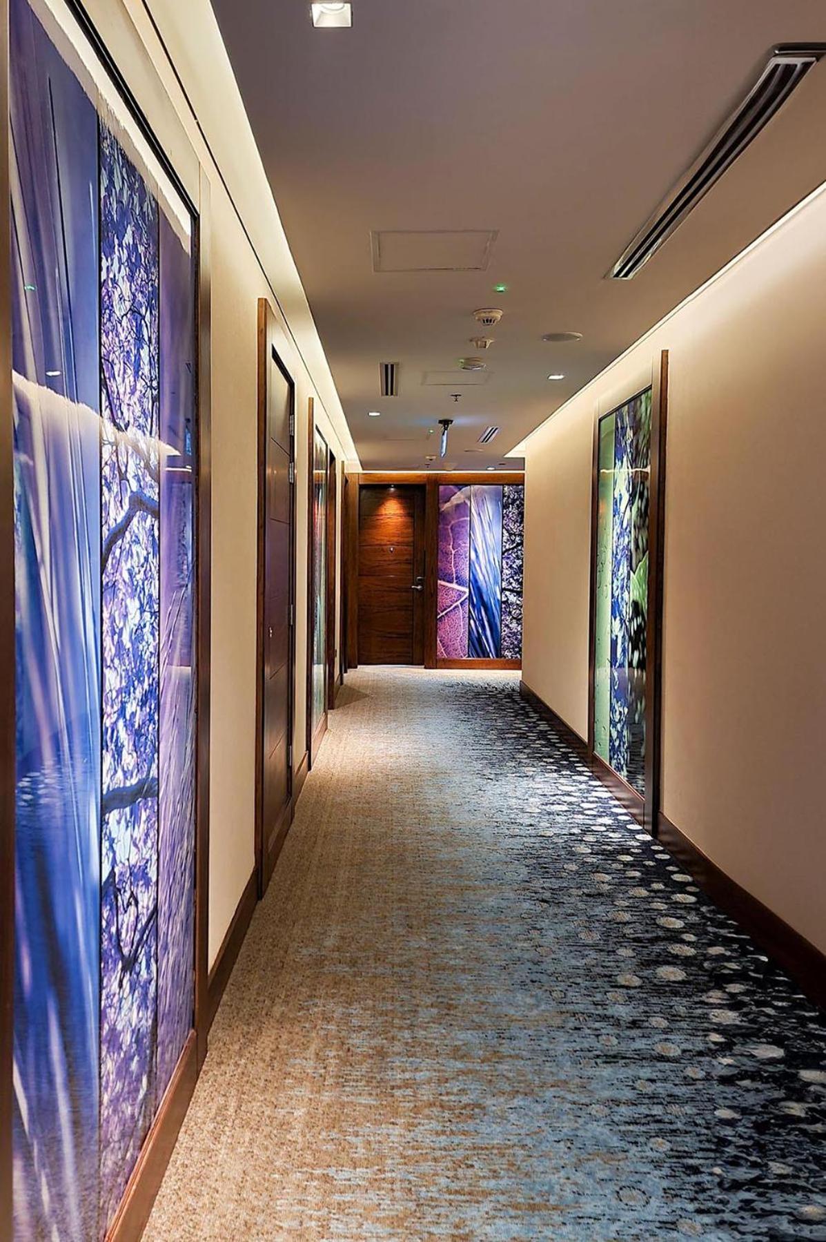 Millennium Place Doha Bagian luar foto A corridor at the hotel