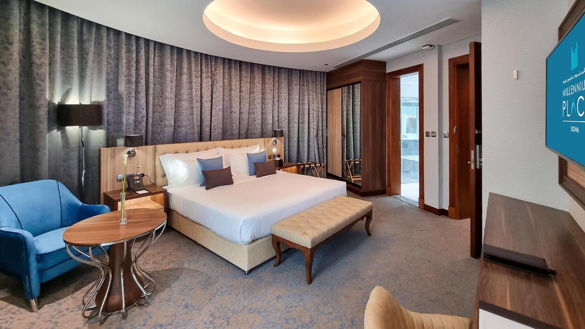 Millennium Place Doha Bagian luar foto A bedroom at the hotel
